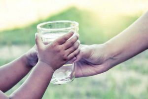 8 Mitos de la hidratación deshidratada y cómo mantenerse saludable con H2O